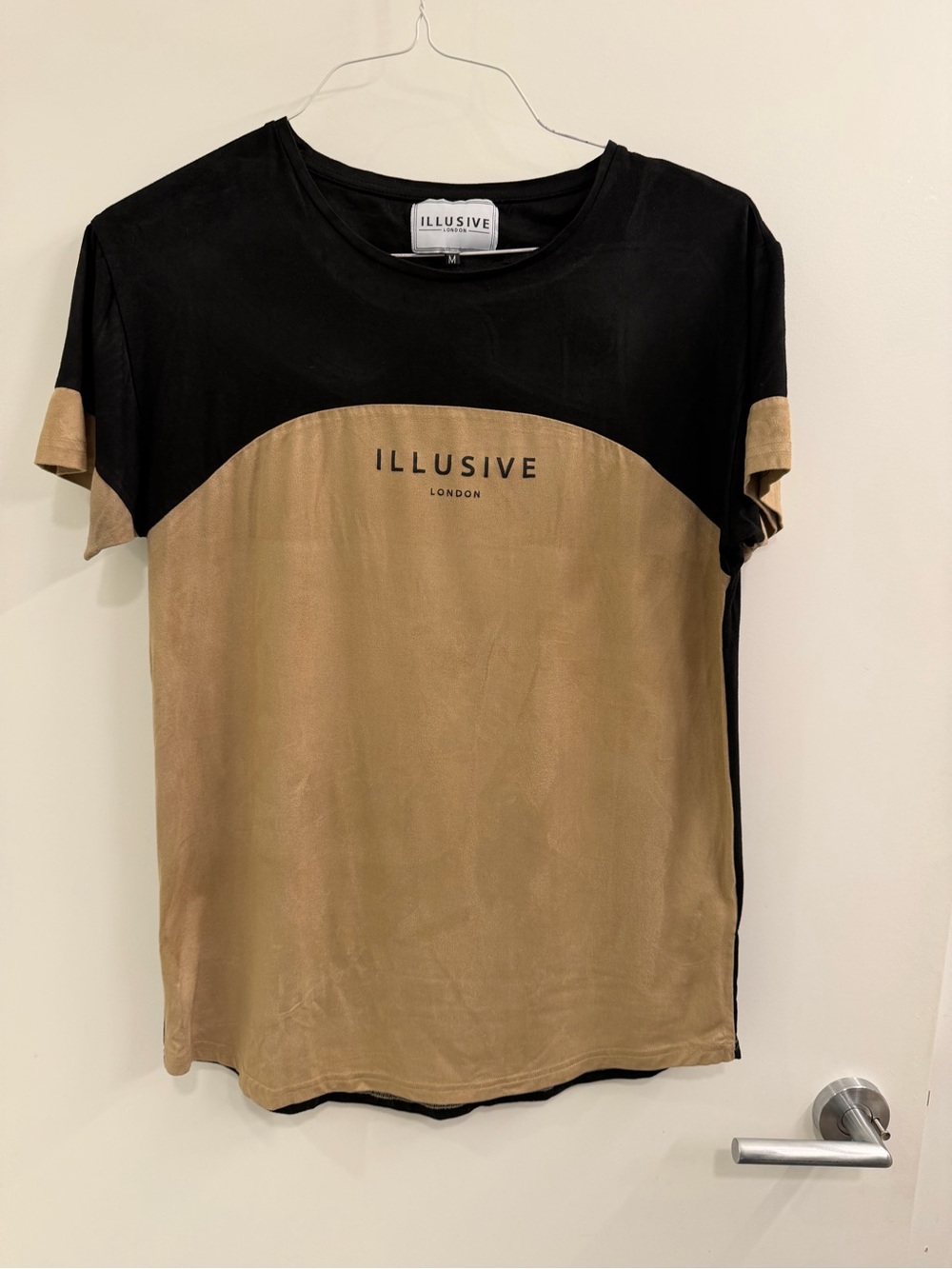 Men’s Short Sleeve Colorblock Tee in Black and Tan